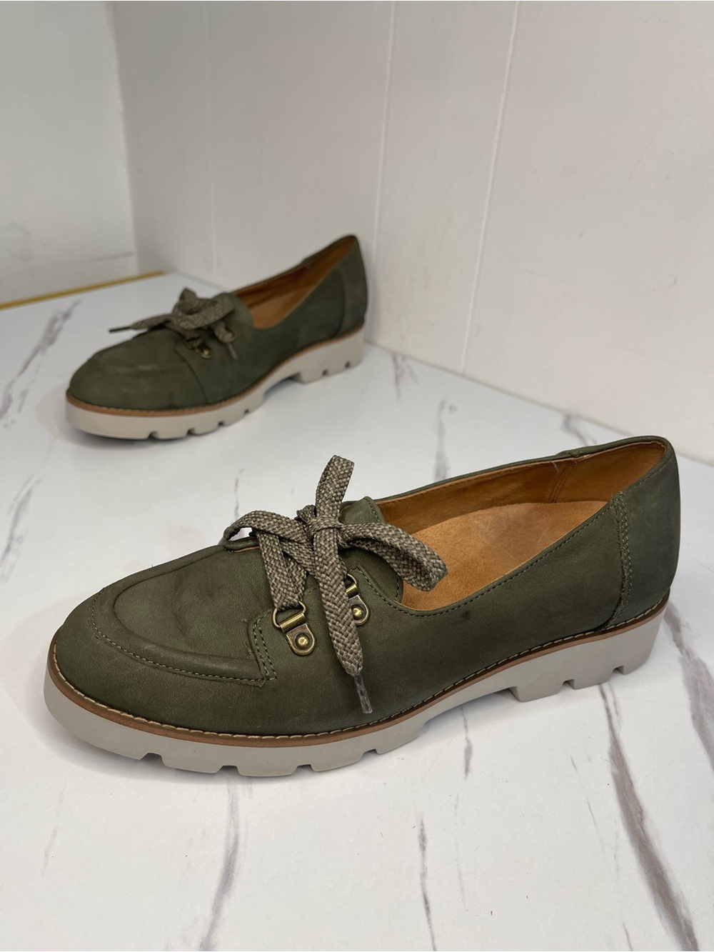 Vionic Olive Green Lace-Up Women's Loafers size 8M